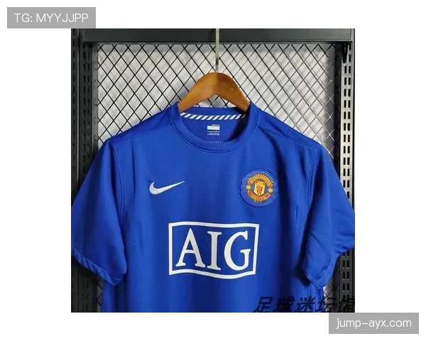 英超新赛季球衣发布,潮流设计引球迷热议 英超新赛季球衣发布,潮流设计引球迷热议