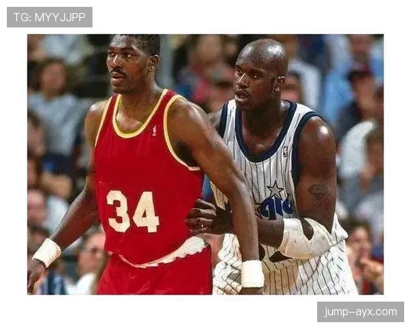 奥拉朱旺低位脚步制造错位，胜过奥尼尔牵制力